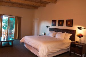 cliffside-hotel-room-colorado-resort