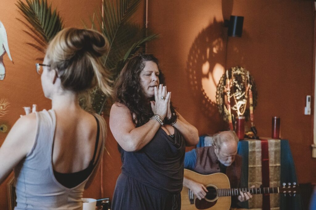 Kirtan and mantra chanting with live guitar during yoga teacher training