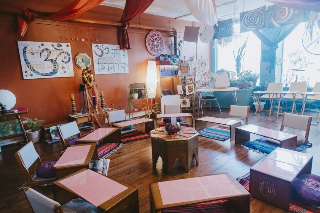 Teacher training lecture and study room at Karma Yoga Center